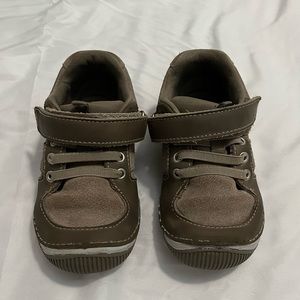 Stride Rite Brown Leather Kids Shoes Size 8XW (extra wide)
